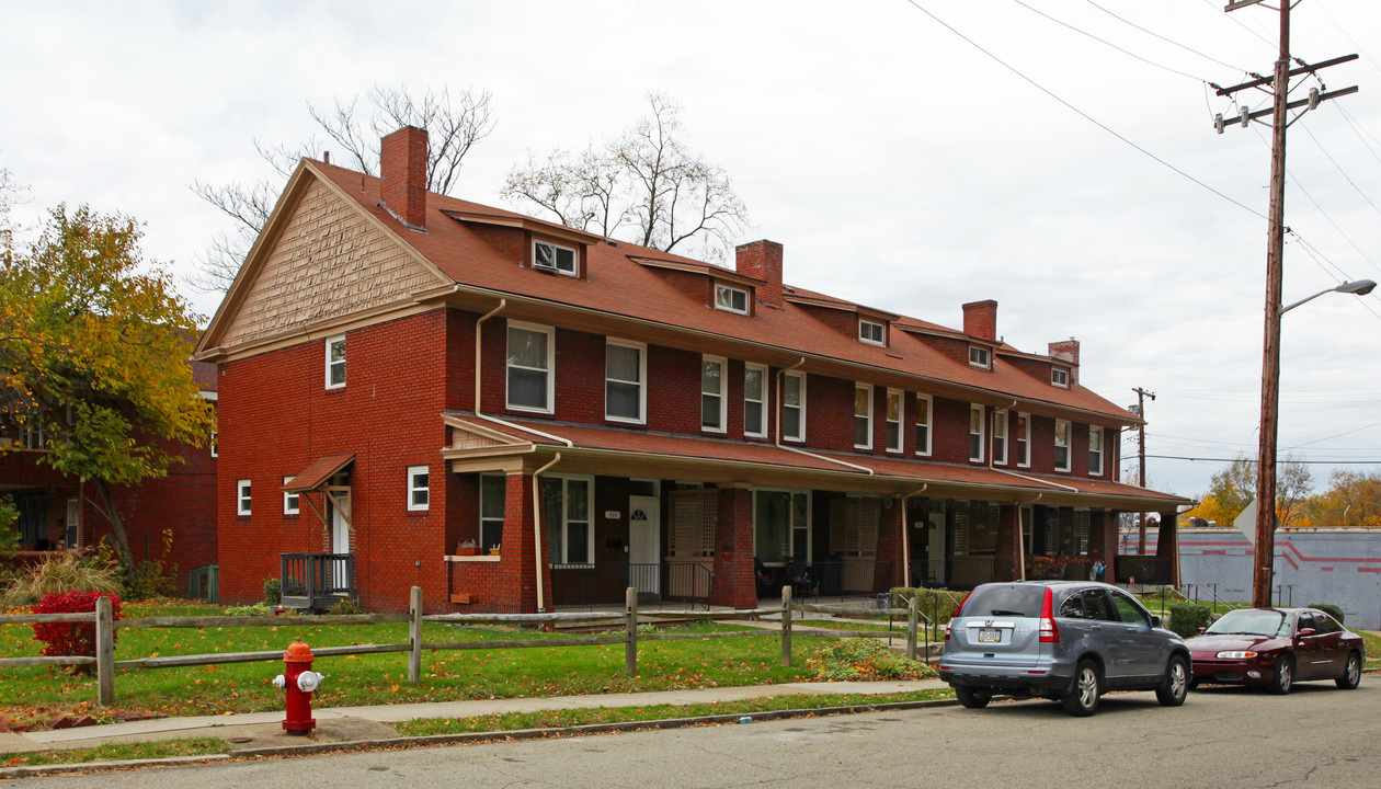 403-411 N Murtland St in Pittsburgh, PA - Building Photo