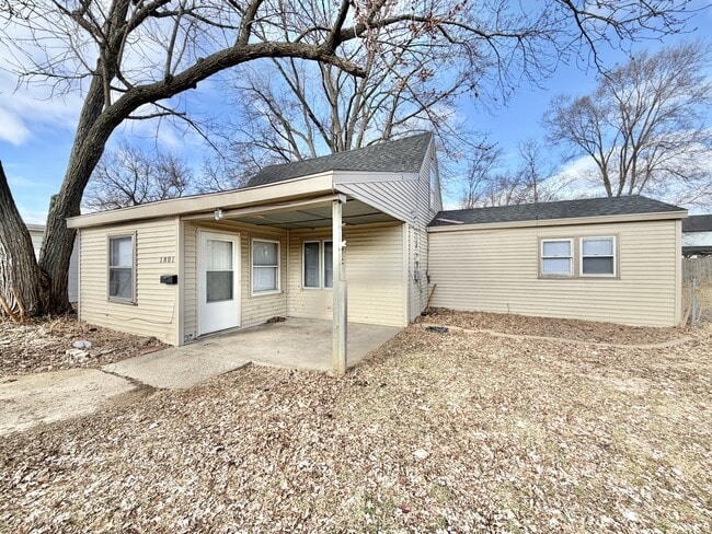 property at 1801 Arlington Ave