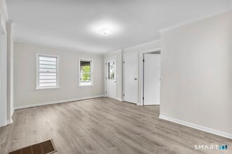 42 Center Ave in Norwalk, CT - Building Photo - Building Photo