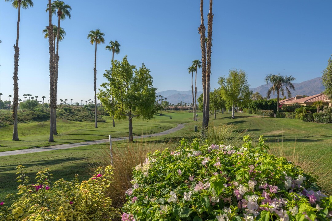 54548 Southern Hill in La Quinta, CA - Foto de edificio