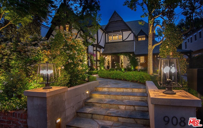 908 Malcolm Ave in Los Angeles, CA - Building Photo - Building Photo