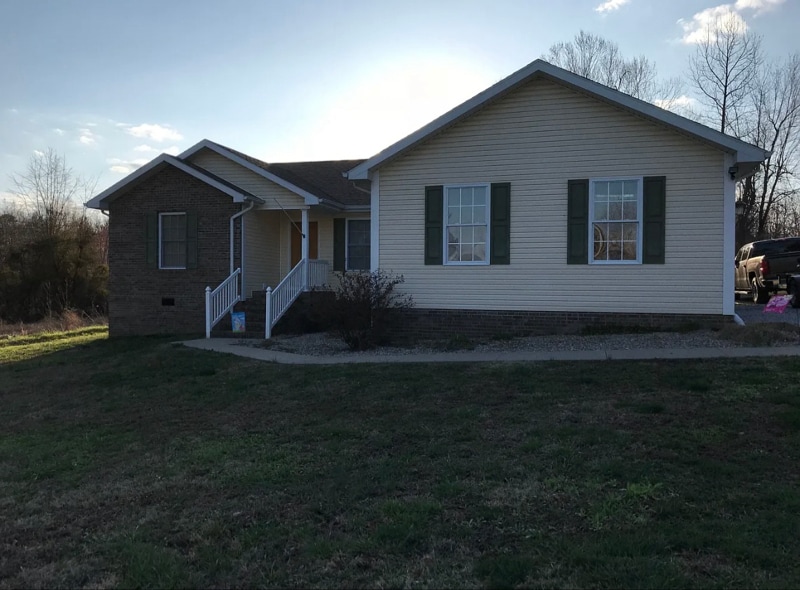 1599 Tucker Schoolhouse Rd in Madisonville, KY - Foto de edificio