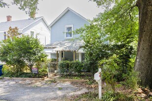 207 Oliver St in West Columbia, SC - Building Photo