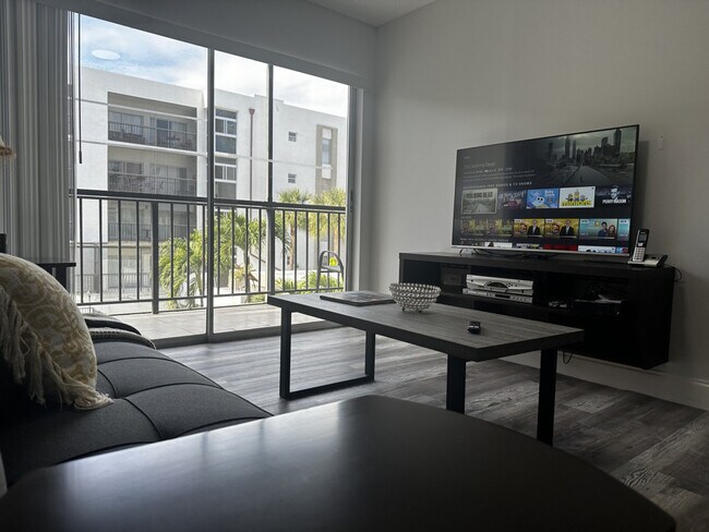 201 178th Dr in Sunny Isles Beach, FL - Building Photo - Building Photo