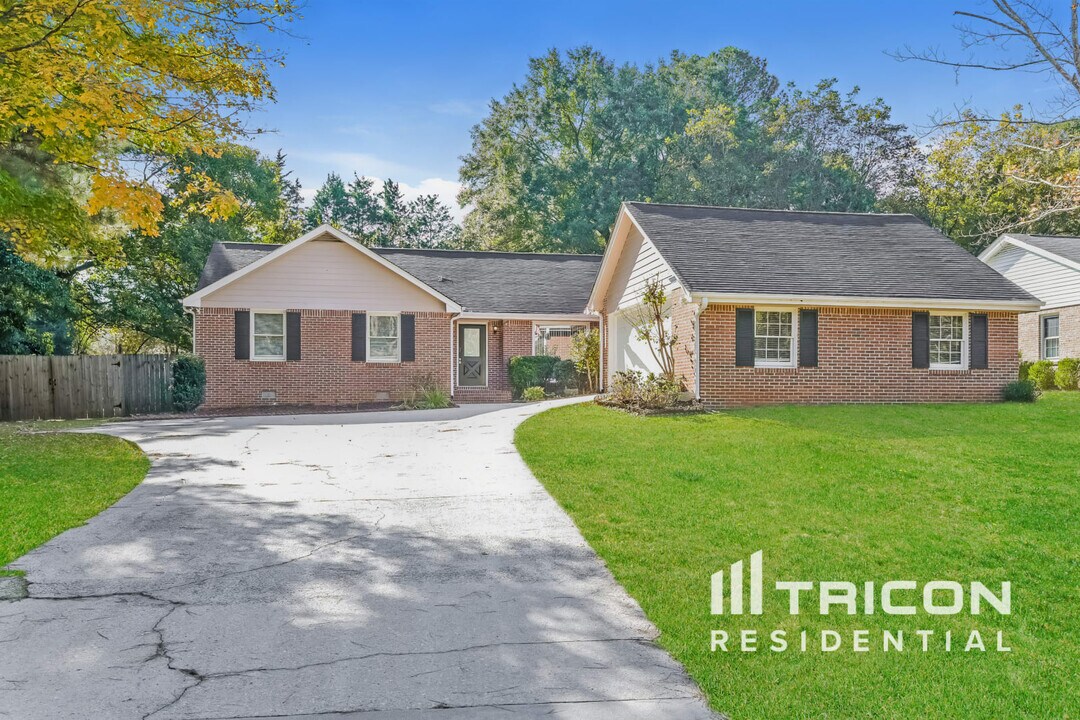 5823 Williamsburg Dr NW in Norcross, GA - Building Photo