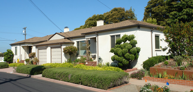 5611 Panama Ave in Richmond, CA - Foto de edificio - Building Photo