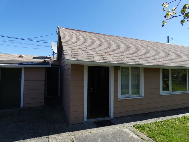 529 W 6th St in Port Angeles, WA - Building Photo - Building Photo