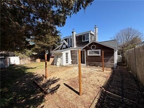 112 King Phillip St in Portsmouth, RI - Building Photo - Building Photo