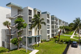 Avila Condominium in Sunny Isles Beach, FL - Building Photo