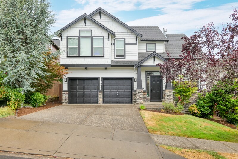 15993 SE Chelsea Morning Dr in Happy Valley, OR - Building Photo