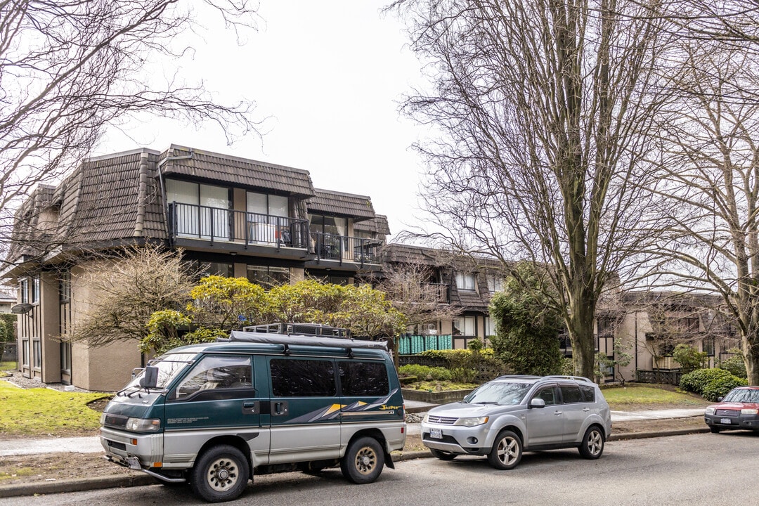 The Cambridge in Vancouver, BC - Building Photo