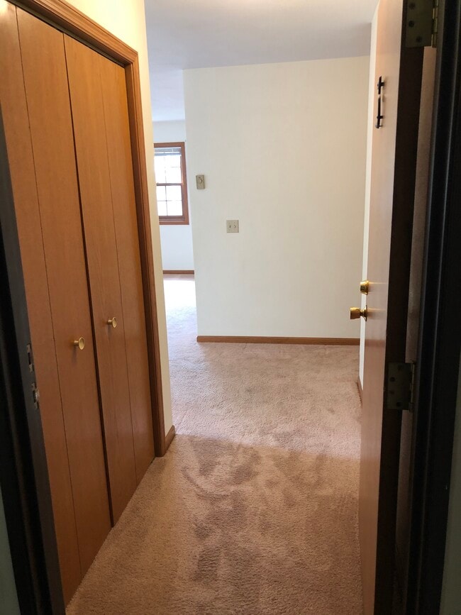 4674 Hayes Rd, Unit 4 in Madison, WI - Building Photo - Building Photo