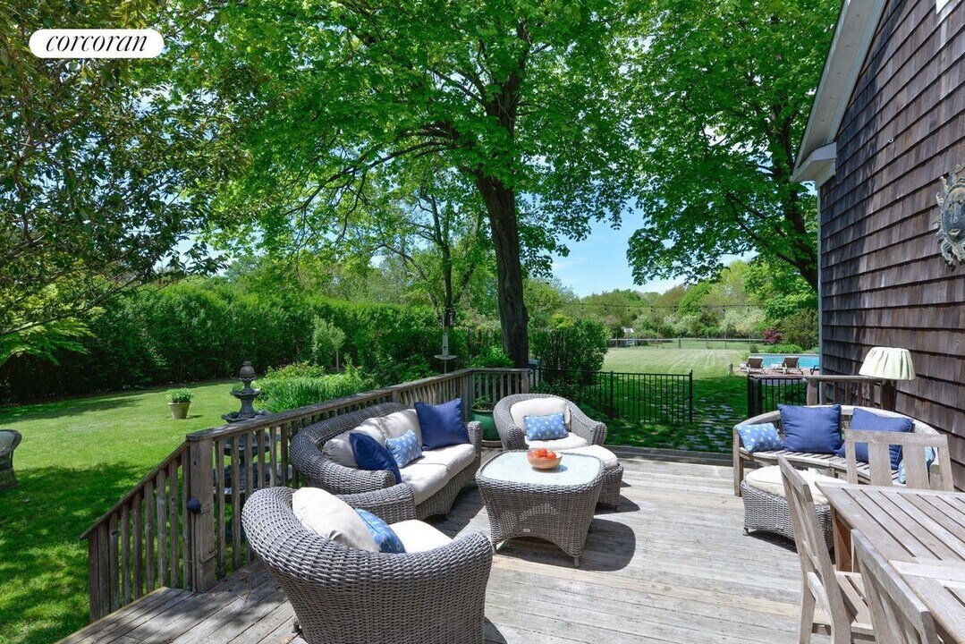 2214 Montauk Hwy in Bridgehampton, NY - Building Photo
