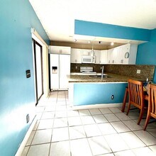 8466 S Coral Cir in North Lauderdale, FL - Building Photo - Building Photo