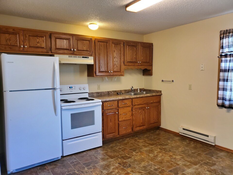 1213 1st Ave SE in Watertown, SD - Building Photo