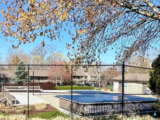 1843 Waters Edge Dr in Bloomington, IN - Building Photo - Building Photo