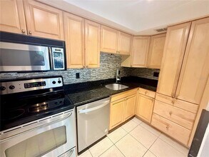 631 N Orange Ave in Sarasota, FL - Building Photo - Building Photo