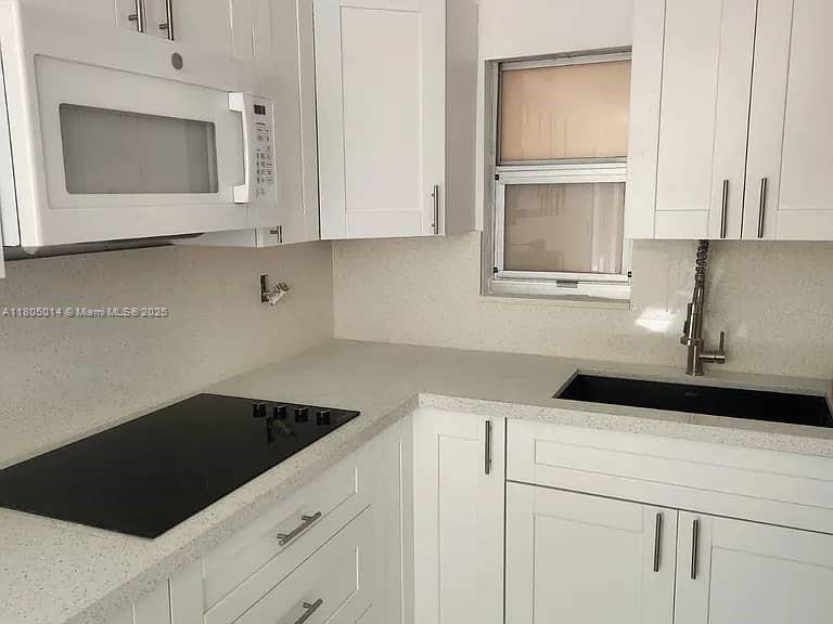 6090 W Flagler St in Miami, FL - Building Photo