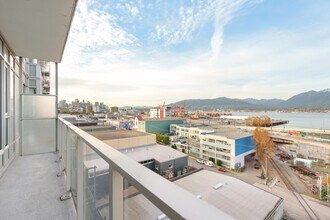 983 E Hastings St in Vancouver, BC - Building Photo - Building Photo