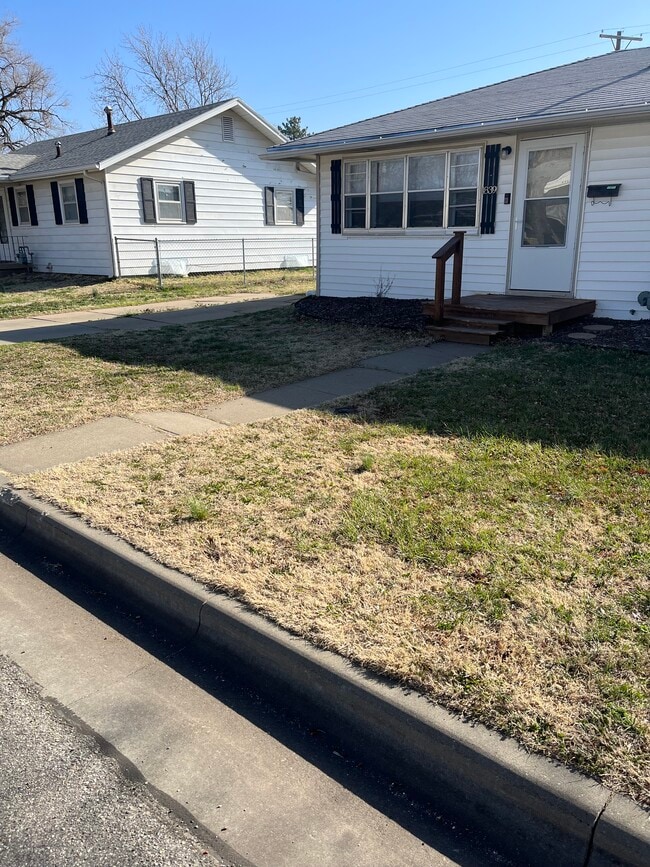 1839 S 4th St in Salina, KS - Building Photo - Building Photo