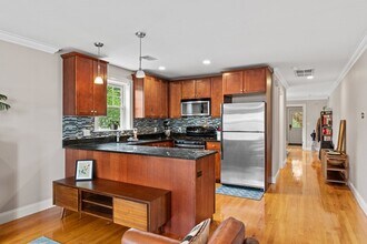 7 Fox St in Boston, MA - Building Photo - Building Photo