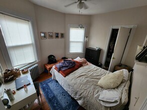 140 Brooks St, Unit 2 in Boston, MA - Foto de edificio - Building Photo