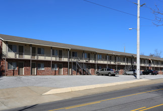 University Apartments in Auburn, AL - Building Photo - Building Photo