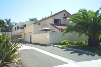 Avenida Las Brisas 4-Plex in Oceanside, CA - Foto de edificio - Building Photo