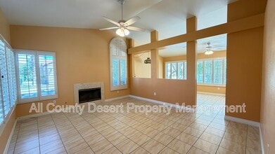 40732 Flying Sea Rd in Palm Desert, CA - Foto de edificio - Building Photo