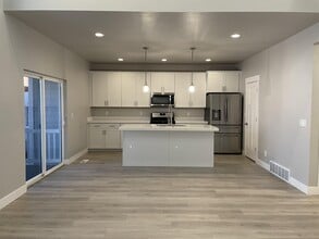 9745 N Aaron Ave in Eagle Mountain, UT - Building Photo - Building Photo