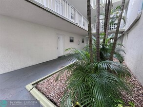 4205 N University Dr in Sunrise, FL - Building Photo - Building Photo