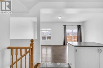 9 Isabella Dr in Orillia, ON - Building Photo - Building Photo