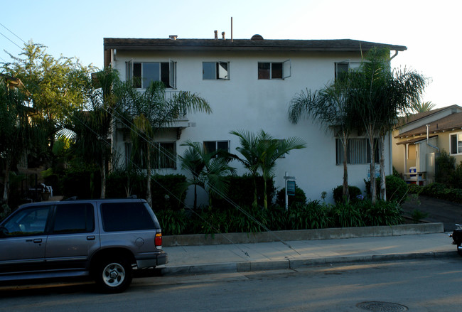 La Marina Apartments in Santa Barbara, CA - Foto de edificio - Building Photo