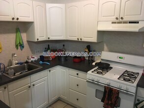 62 Egmont St in Brookline, MA - Foto de edificio - Building Photo