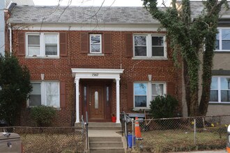1367 Childress St NE in Washington, DC - Foto de edificio - Building Photo