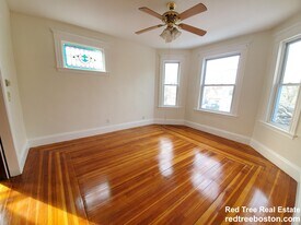 250 Belgrade Ave, Unit 2 in Boston, MA - Building Photo