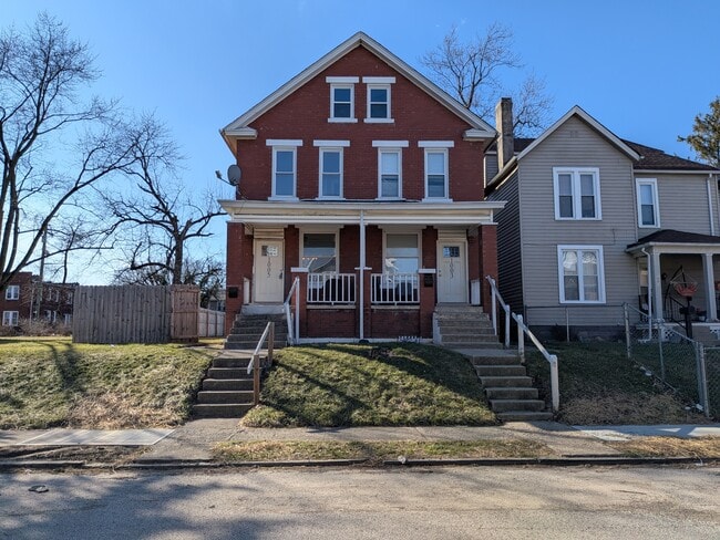 property at 1005 Oakwood Ave