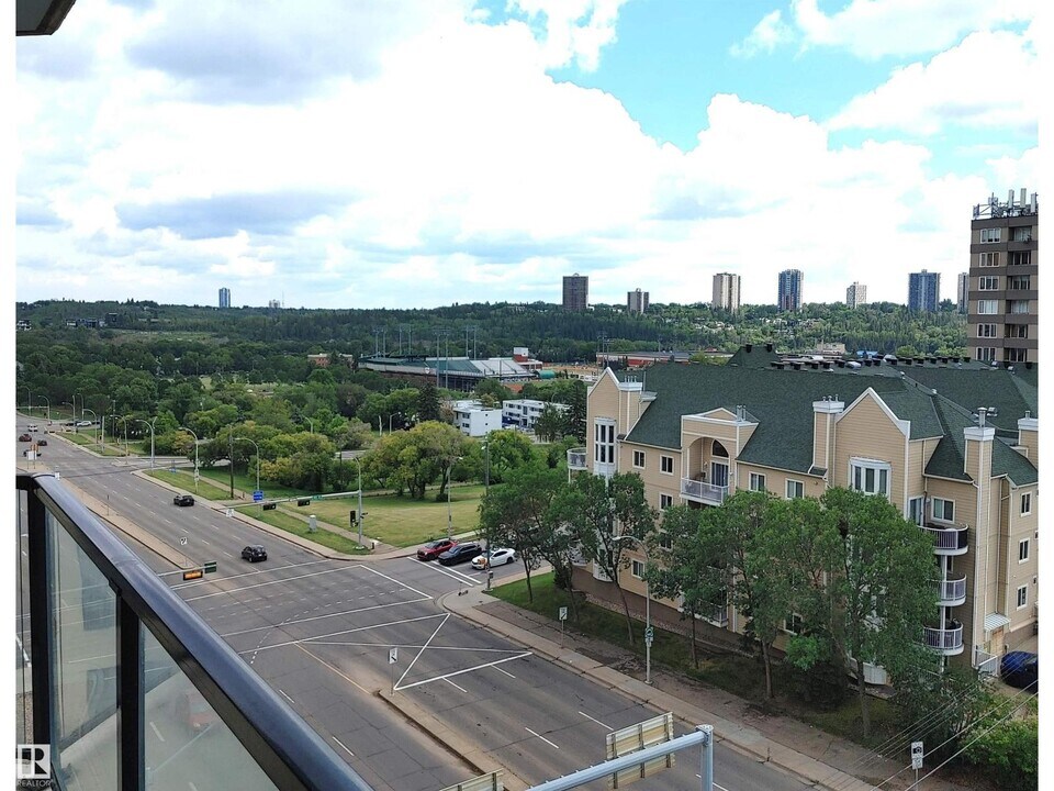 9707 106 St in Edmonton, AB - Building Photo