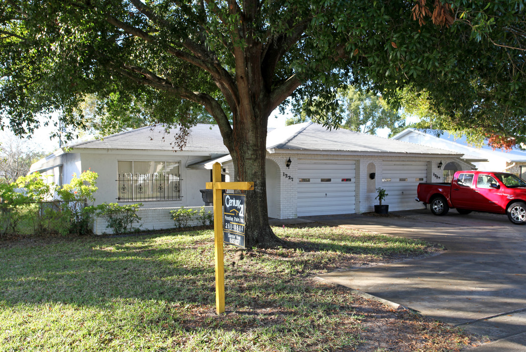 1227 Harrison St in Titusville, FL - Foto de edificio