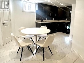 38 Clarendon Ave in Hamilton, ON - Building Photo - Building Photo