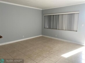 2960 Cynthia Ln in Lake Worth Beach, FL - Building Photo - Building Photo