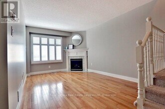 1276 Silvan Forest Dr in Burlington, ON - Building Photo - Building Photo