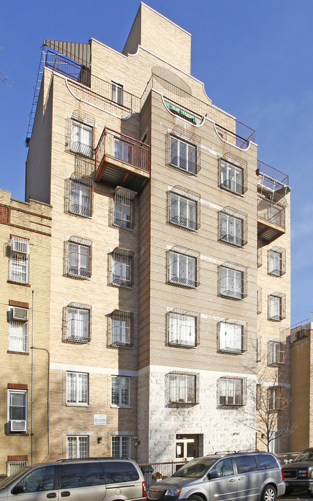 177 Taylor St in Brooklyn, NY - Building Photo