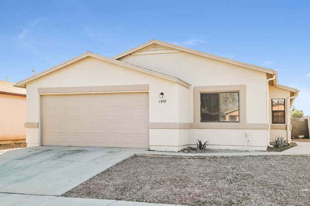 1809 W Rue De La Montagne in Tucson, AZ - Building Photo