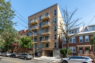 90-12 Whitney Ave in Elmhurst, NY - Building Photo