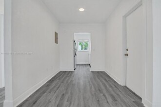 7315 Carlyle Ave, Unit 16 in Miami Beach, FL - Building Photo - Building Photo