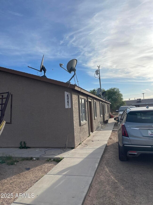 property at 4040 N Montgomery Cir