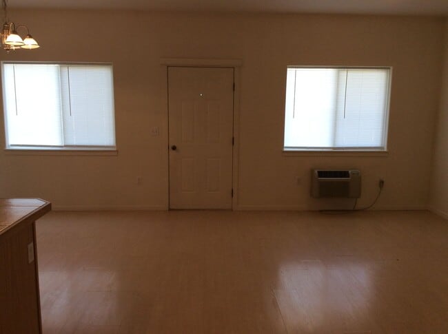 2206 Jakob Ave in La Grande, OR - Building Photo - Building Photo