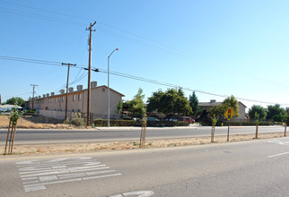 Manning Plaza in Parlier, CA - Building Photo - Building Photo