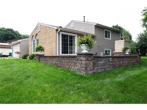 12115 50th Ave N in Minneapolis, MN - Foto de edificio - Building Photo